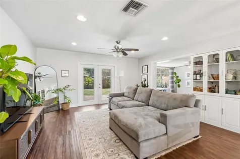 4618 W Bay Court Avenue Tampa FL 33611