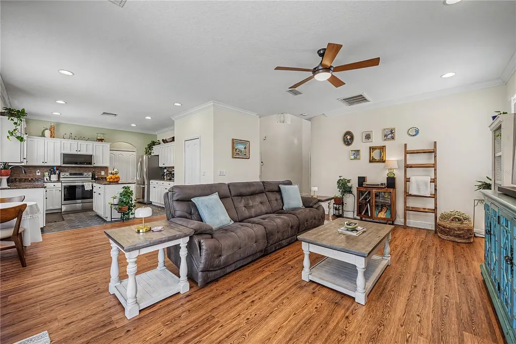4205 Knob Lake Court Tampa FL 33619