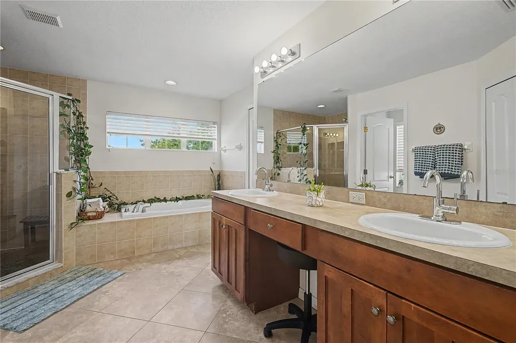 4205 Knob Lake Court Tampa FL 33619