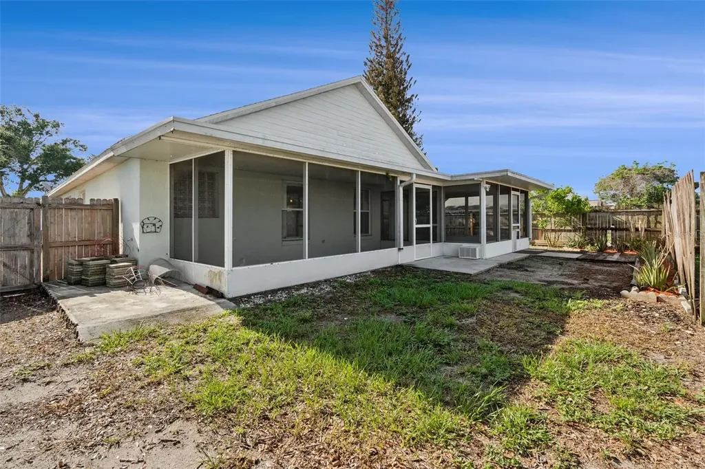 948 Rivecon Avenue Orlando FL 32825