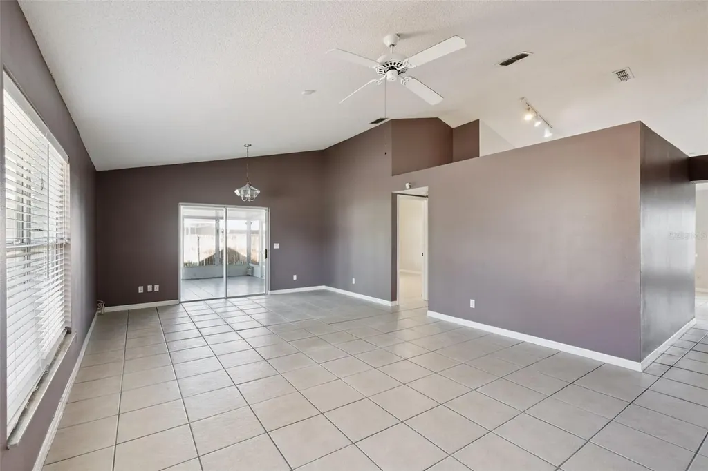 948 Rivecon Avenue Orlando FL 32825