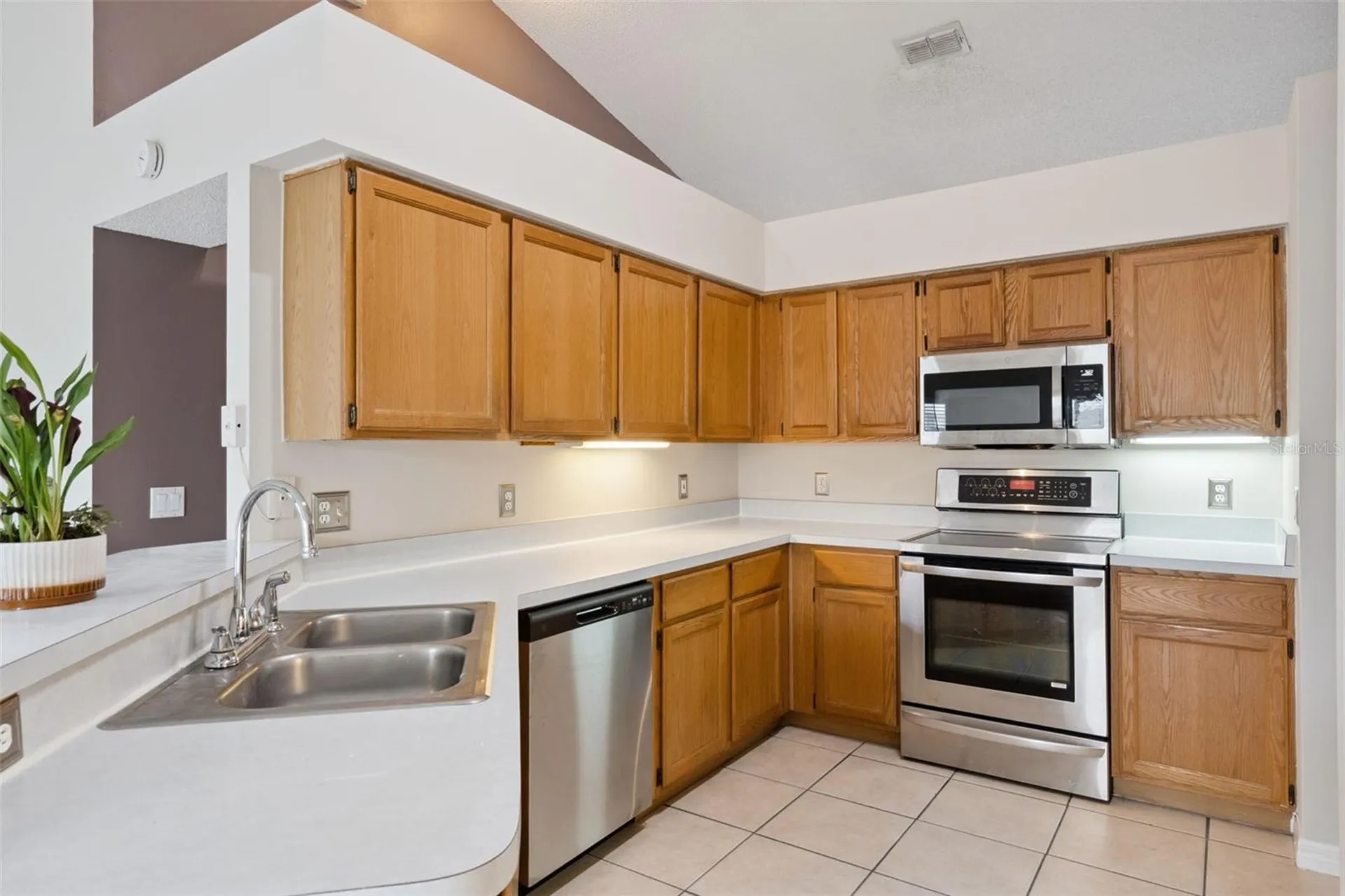 948 Rivecon Avenue Orlando FL 32825