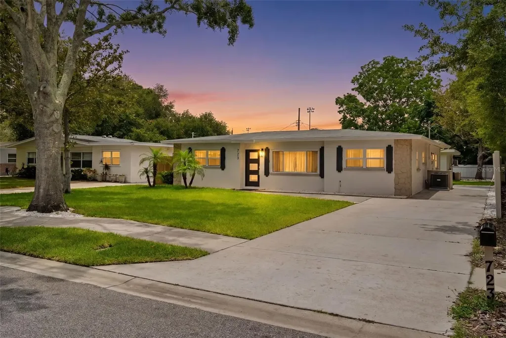 723 W Bayshore Drive Tarpon Springs FL 34689