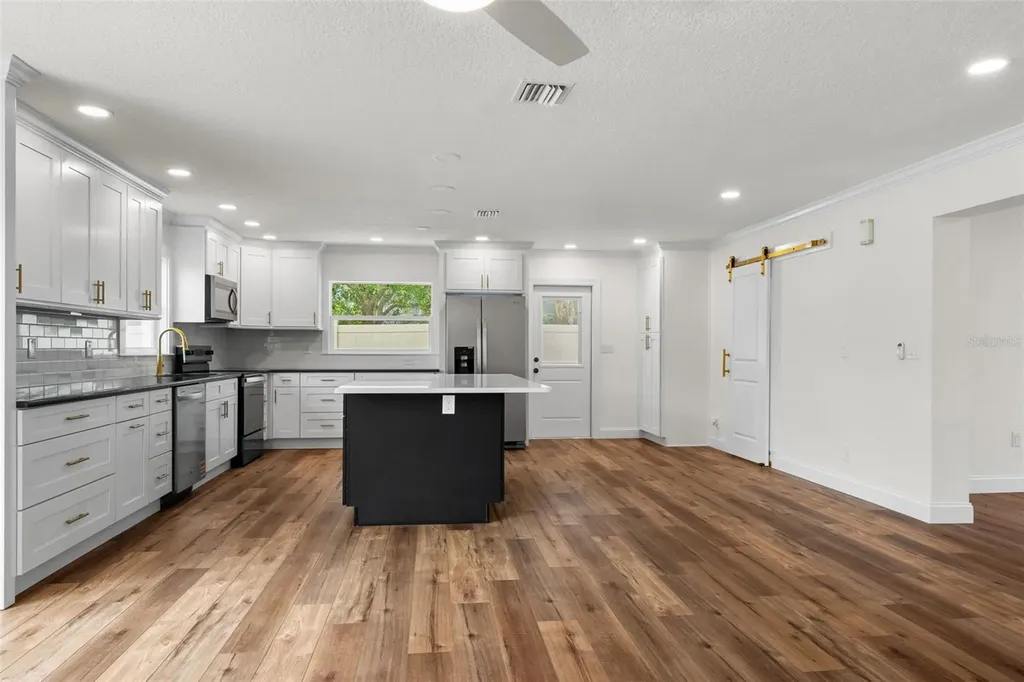 723 W Bayshore Drive Tarpon Springs FL 34689