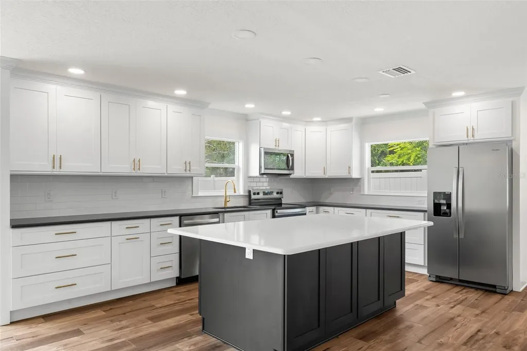 723 W Bayshore Drive Tarpon Springs FL 34689