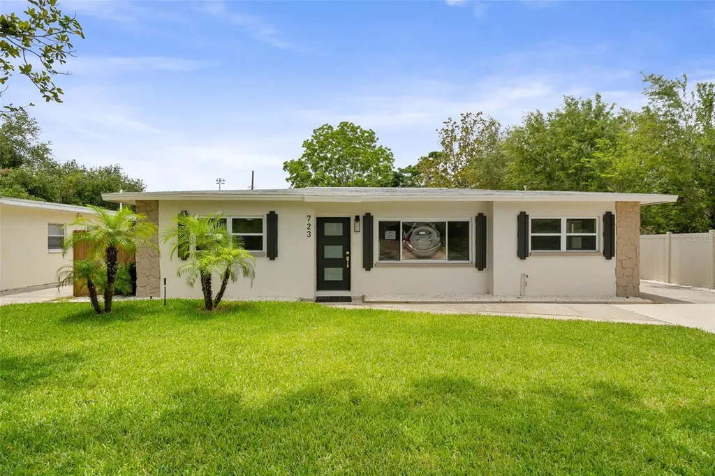723 W Bayshore Drive Tarpon Springs FL 34689