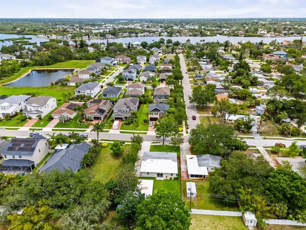 723 W Bayshore Drive Tarpon Springs FL 34689