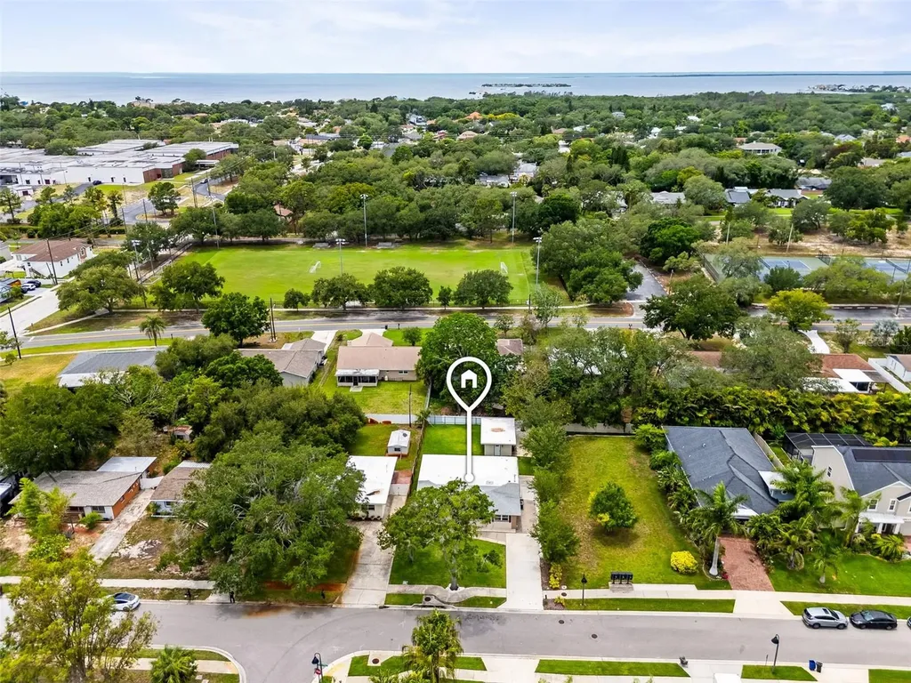 723 W Bayshore Drive Tarpon Springs FL 34689