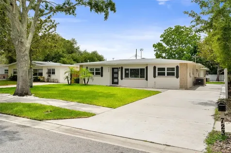 723 W Bayshore Drive Tarpon Springs FL 34689