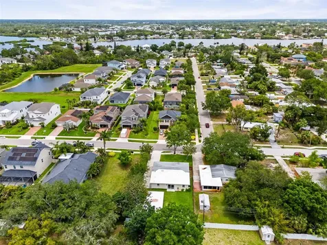 723 W Bayshore Drive Tarpon Springs FL 34689