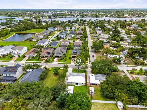 723 W Bayshore Drive Tarpon Springs FL 34689