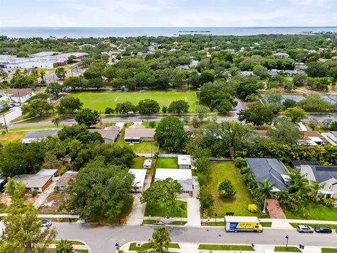 723 W Bayshore Drive Tarpon Springs FL 34689
