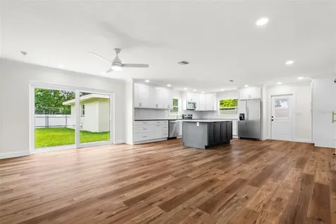723 W Bayshore Drive Tarpon Springs FL 34689