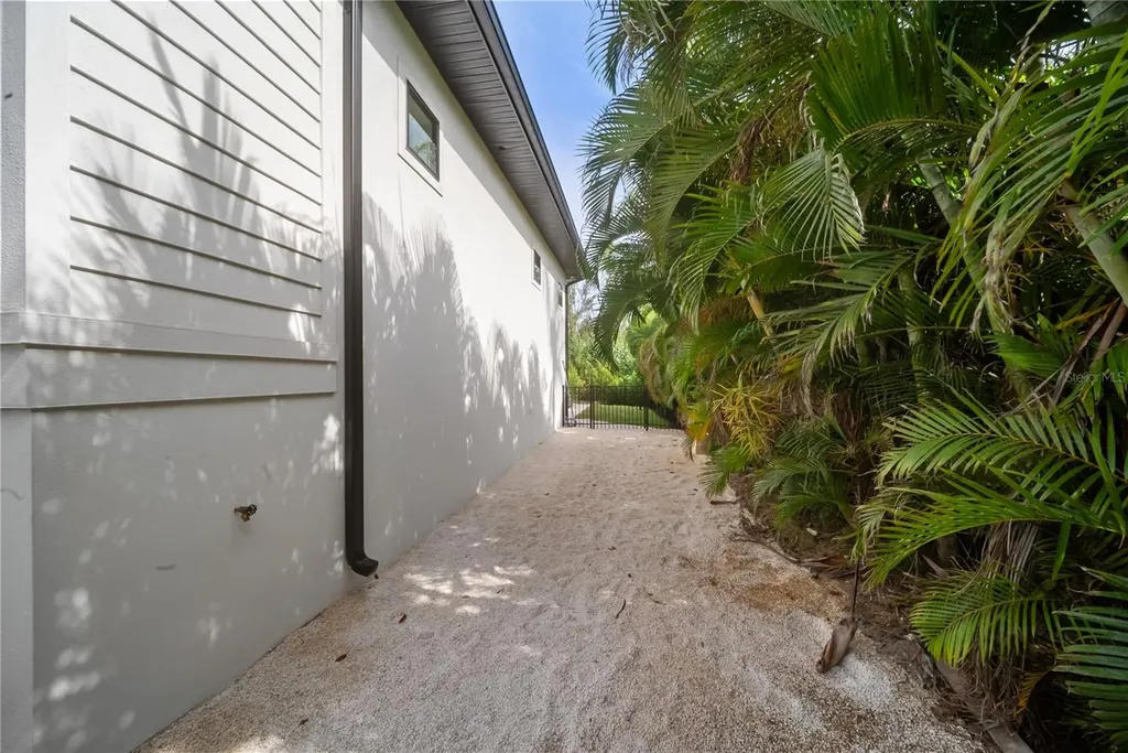 626 Buttonwood Drive Longboat Key FL 34228