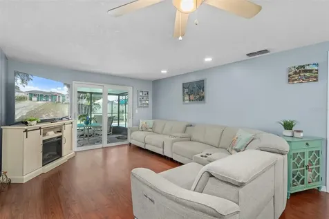 7906 Woodvine Circle Tampa FL 33615