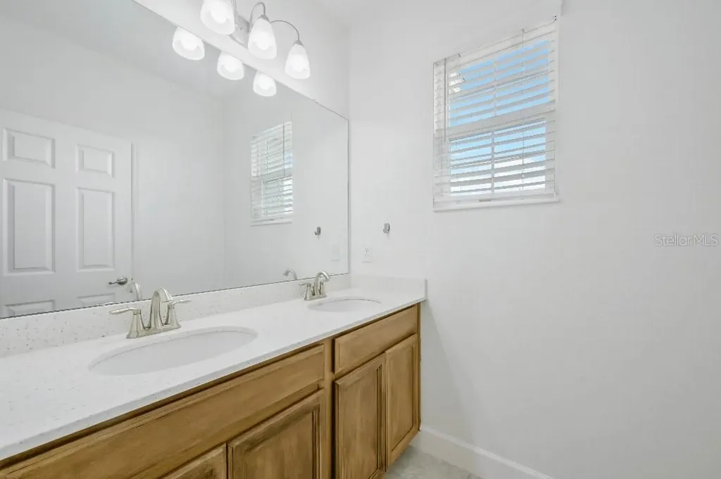 6135 Voyagers Place Apollo Beach FL 33572
