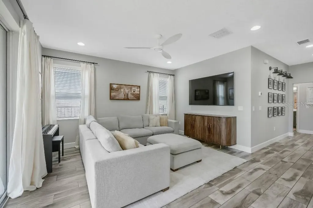 6135 Voyagers Place Apollo Beach FL 33572