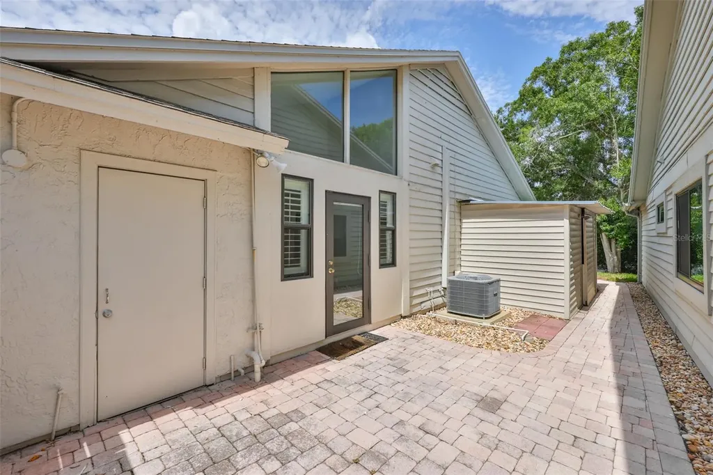 14651 Village Glen Circle Tampa FL 33618