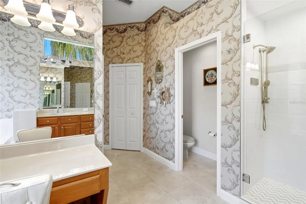 1246 Darlington Oak Circle NE St Petersburg FL 33703