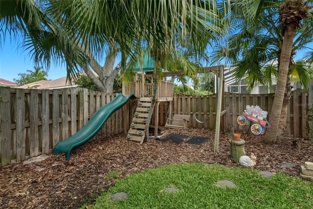 1246 Darlington Oak Circle NE St Petersburg FL 33703