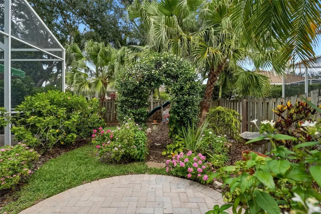 1246 Darlington Oak Circle NE St Petersburg FL 33703