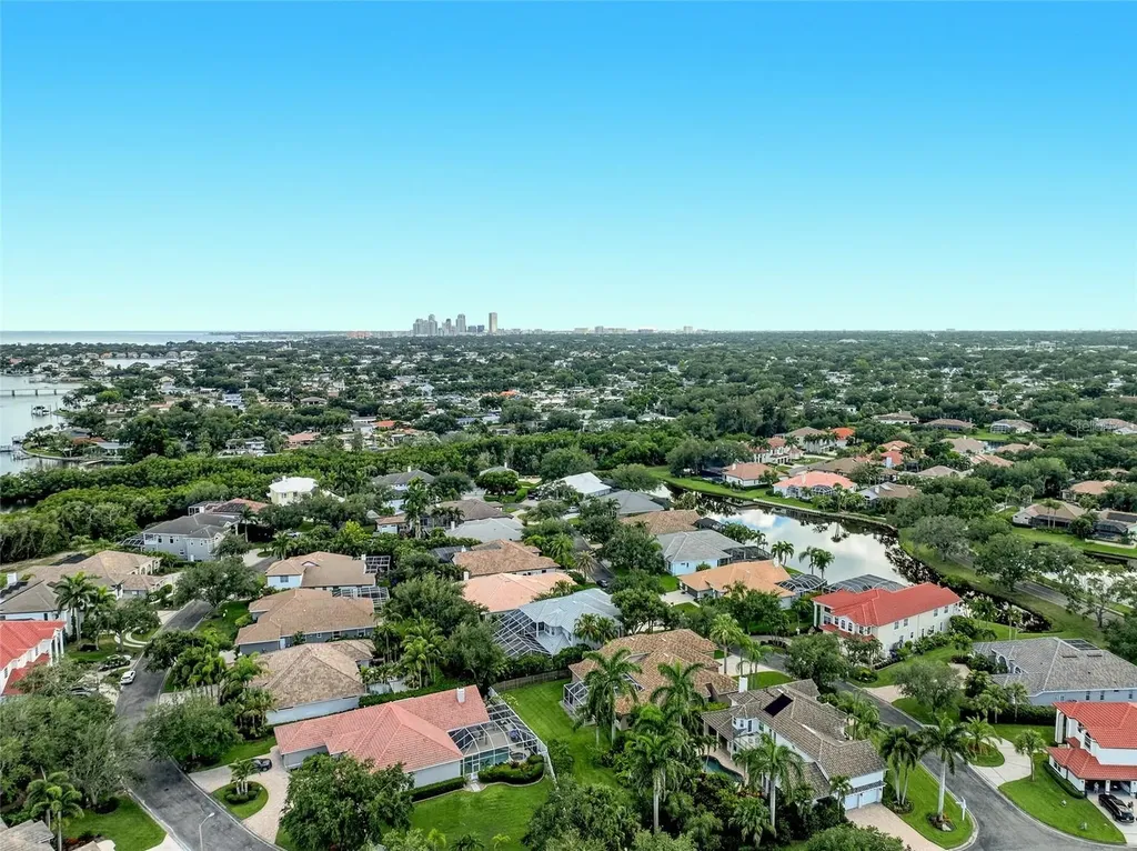1246 Darlington Oak Circle NE St Petersburg FL 33703