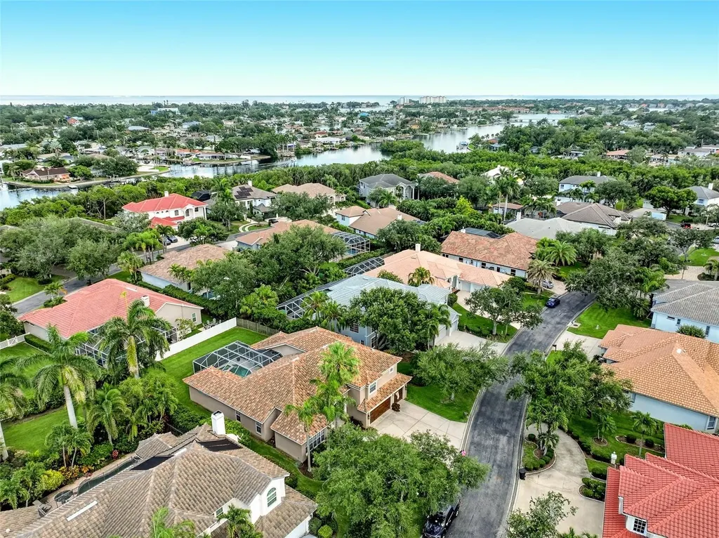 1246 Darlington Oak Circle NE St Petersburg FL 33703