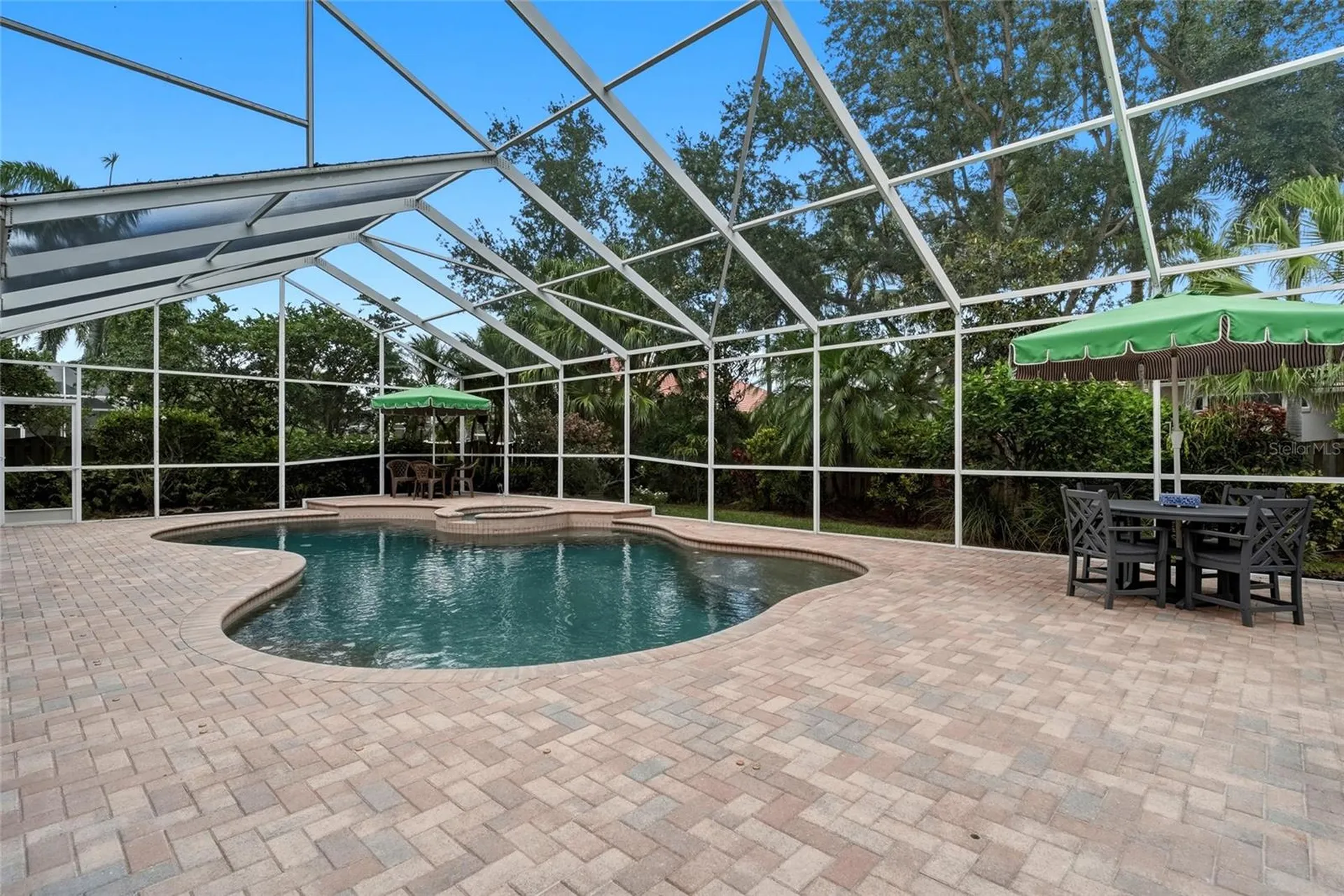 1246 Darlington Oak Circle NE St Petersburg FL 33703