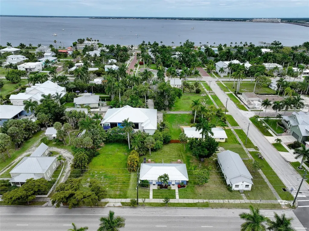 708 W Olympia Avenue Punta Gorda FL 33950