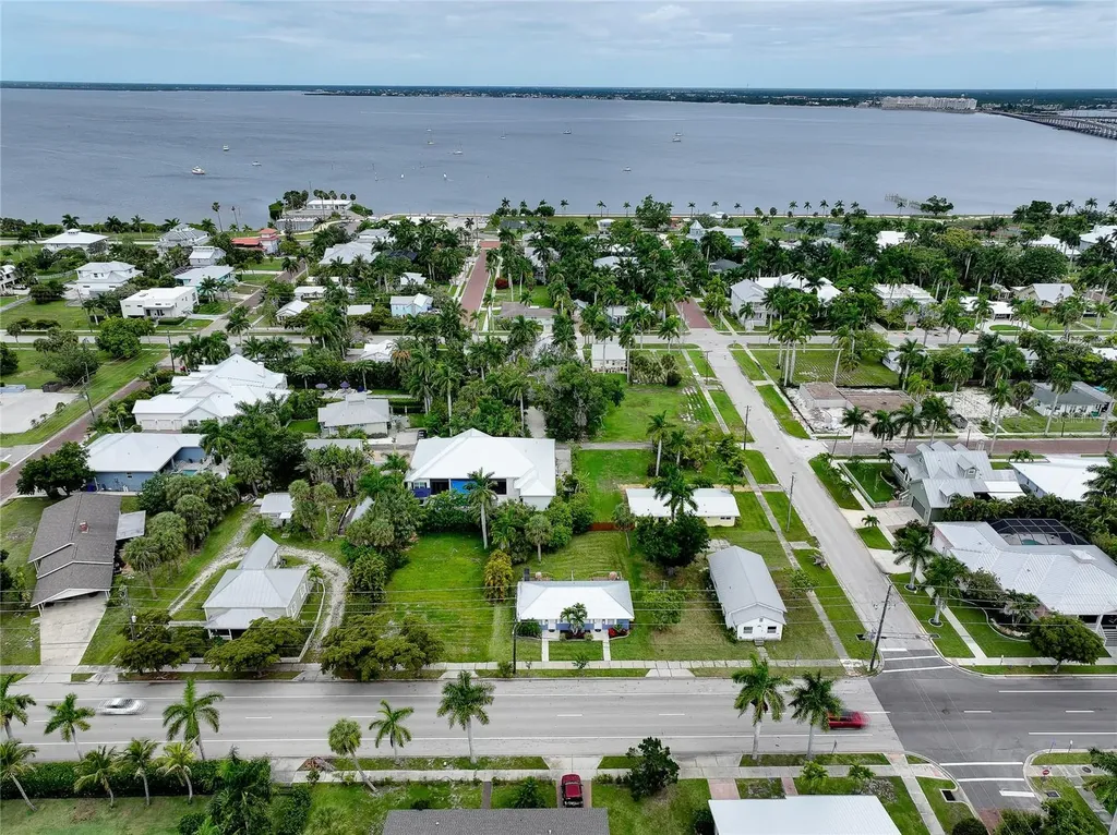 708 W Olympia Avenue Punta Gorda FL 33950
