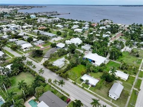 708 W Olympia Avenue Punta Gorda FL 33950