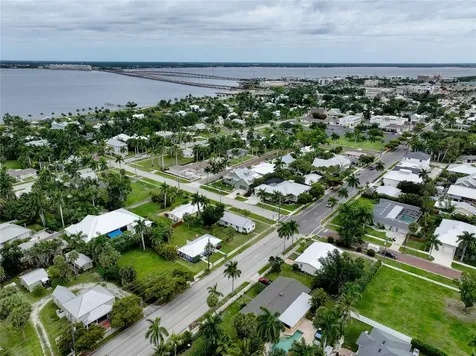 708 W Olympia Avenue Punta Gorda FL 33950