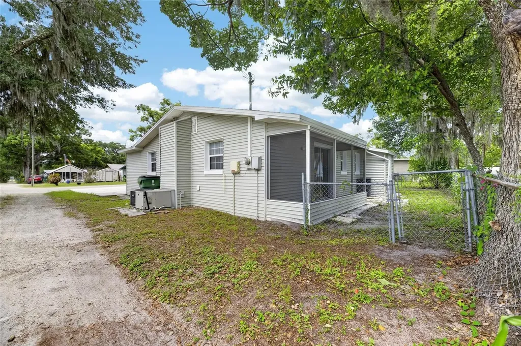 38745 2nd Avenue Zephyrhills FL 33542