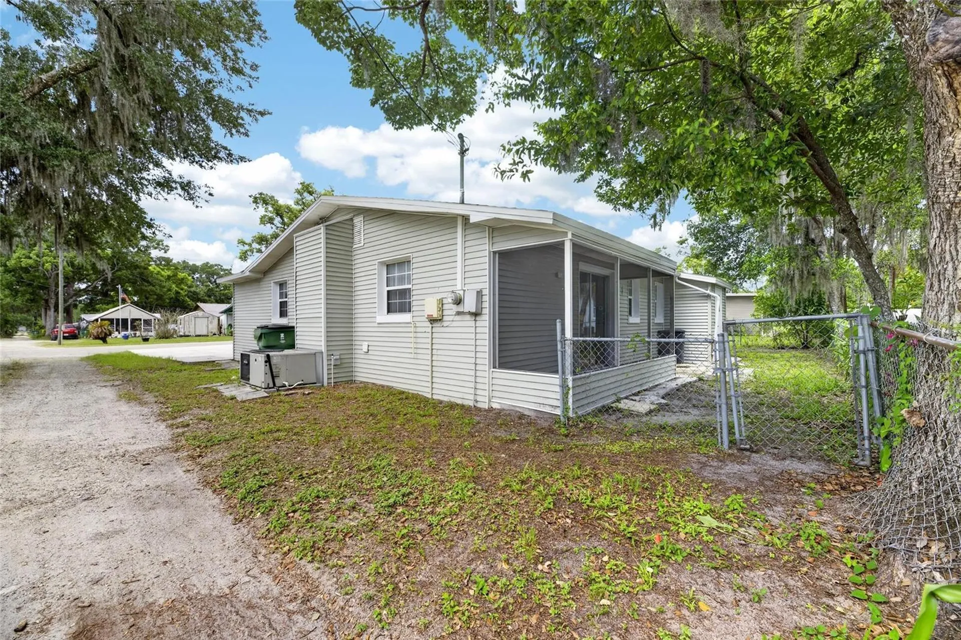 38745 2nd Avenue Zephyrhills FL 33542