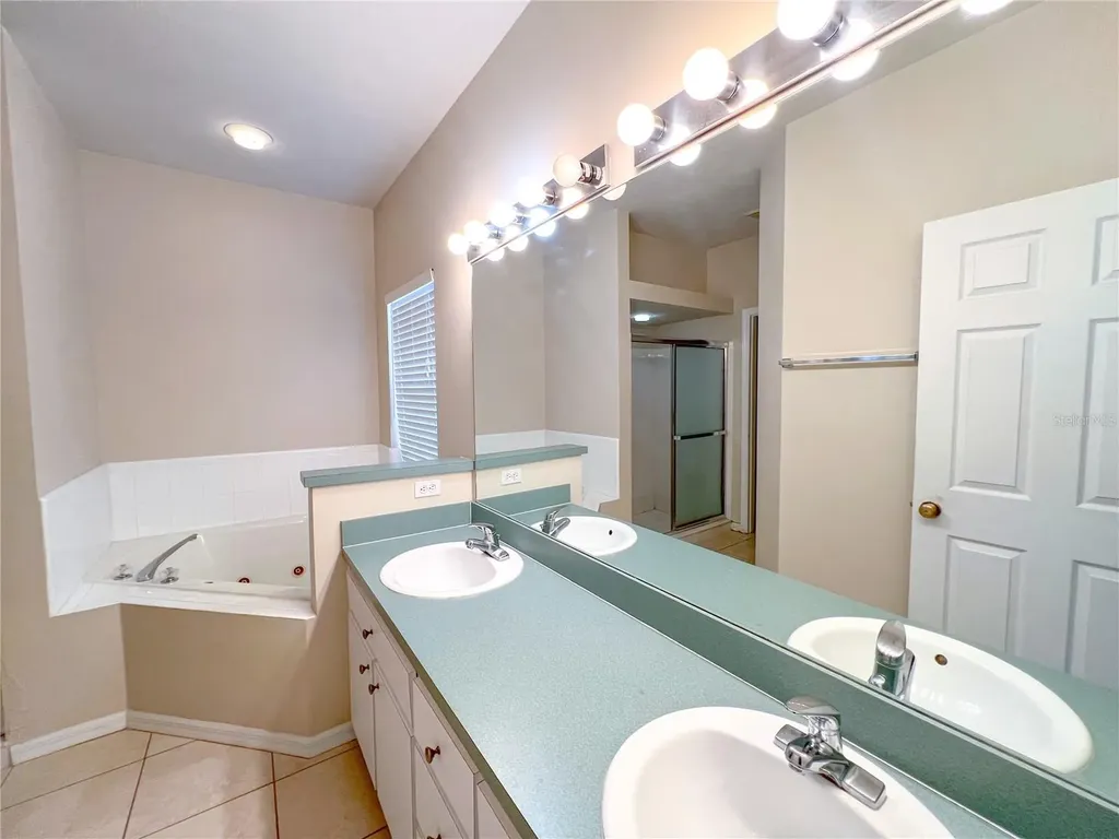 4332 NW 34th Drive Gainesville FL 32605