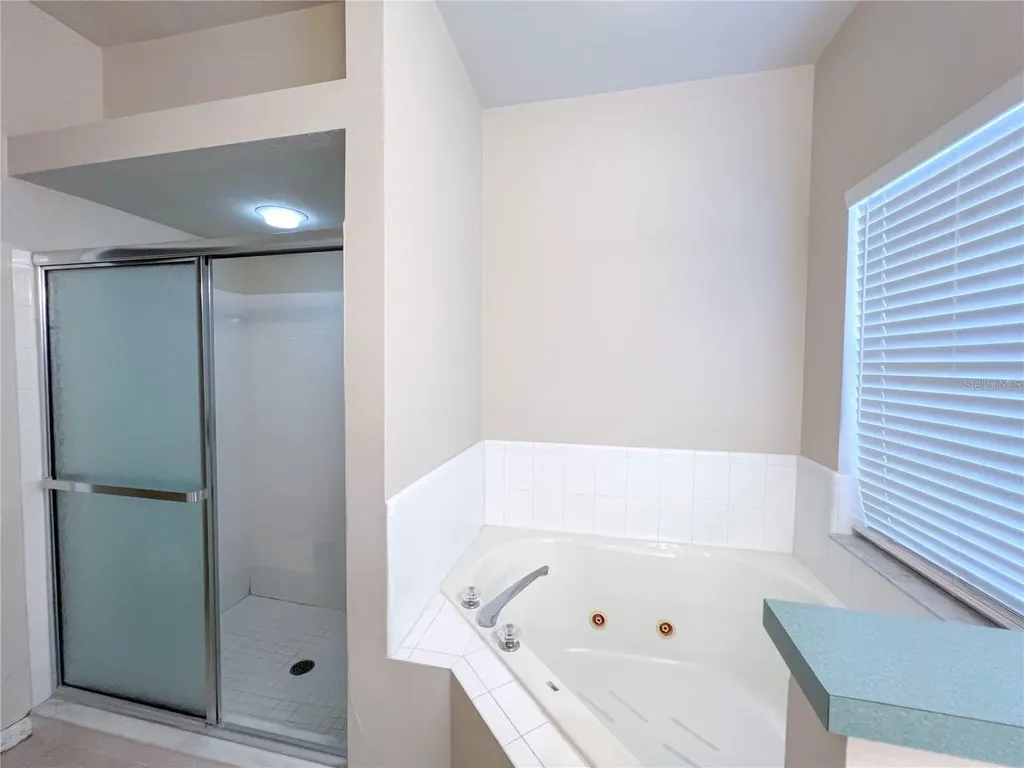 4332 NW 34th Drive Gainesville FL 32605