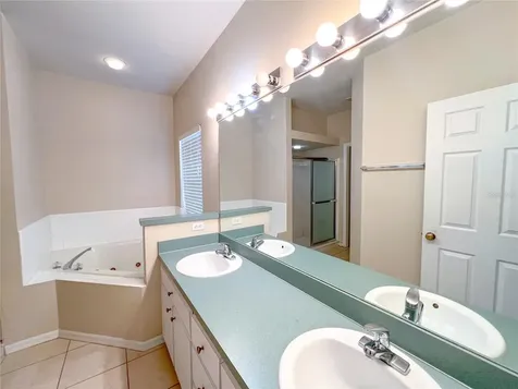 4332 NW 34th Drive Gainesville FL 32605