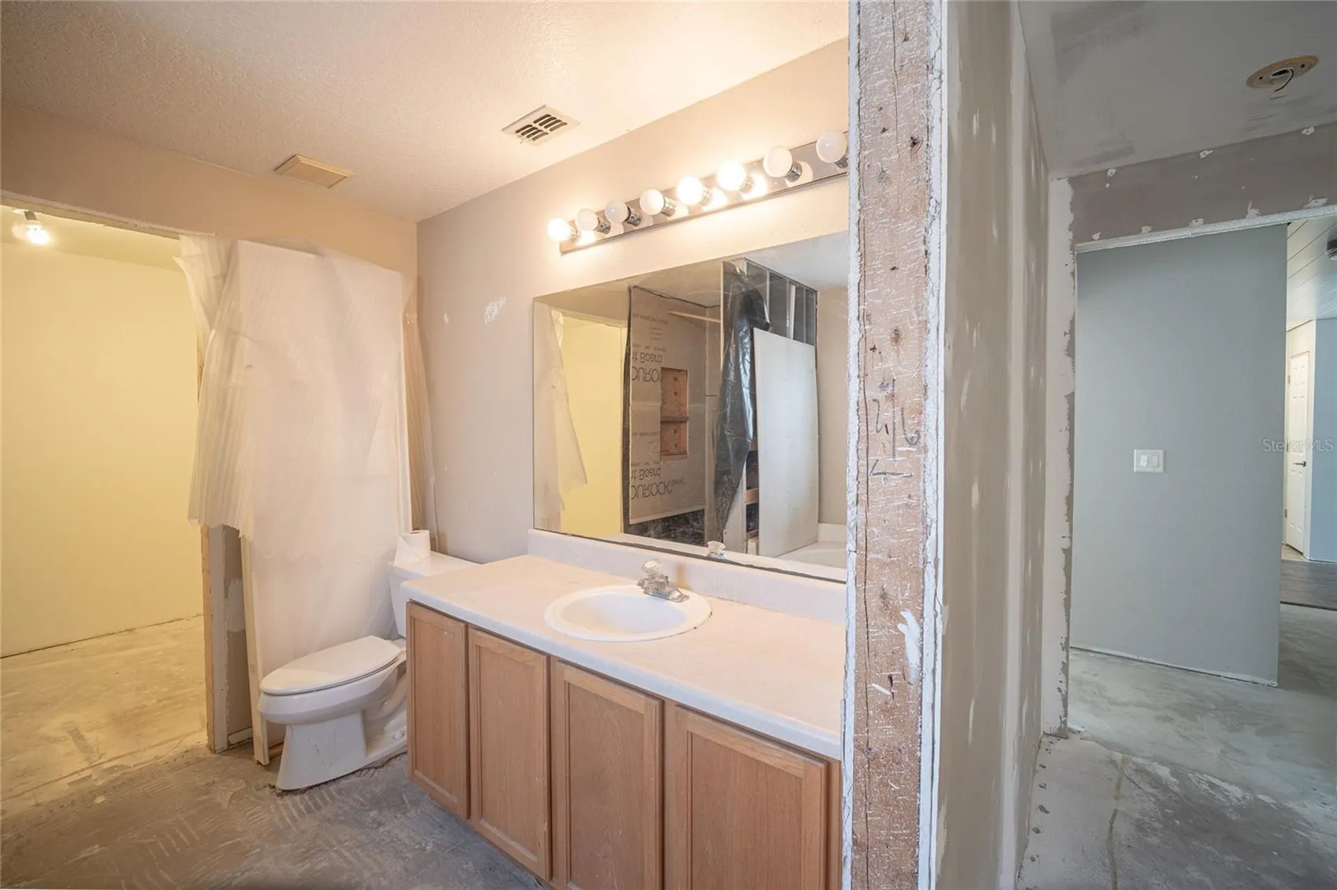 381 Augustine Court Oviedo FL 32765