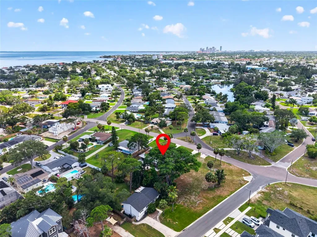 4627 Venetian Boulevard NE St Petersburg FL 33704
