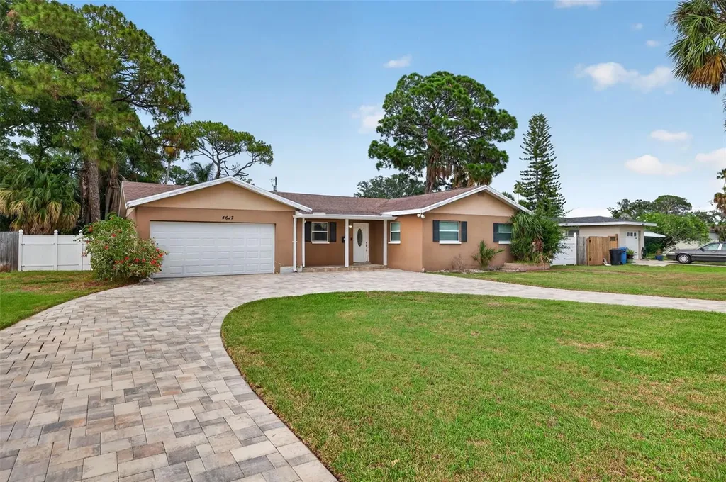 4627 Venetian Boulevard NE St Petersburg FL 33704