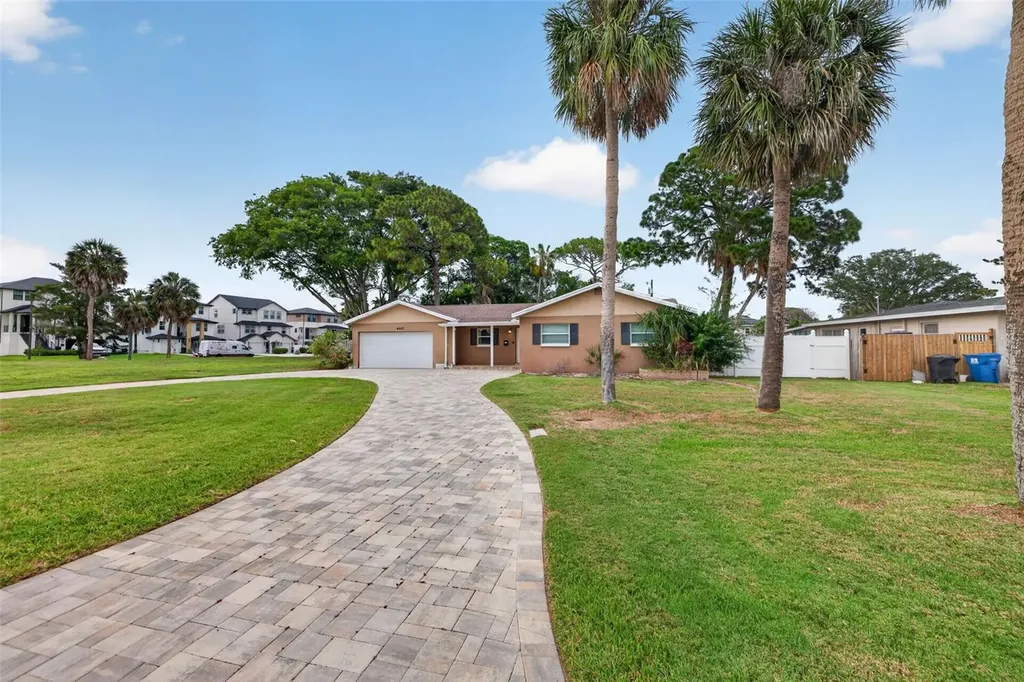4627 Venetian Boulevard NE St Petersburg FL 33704