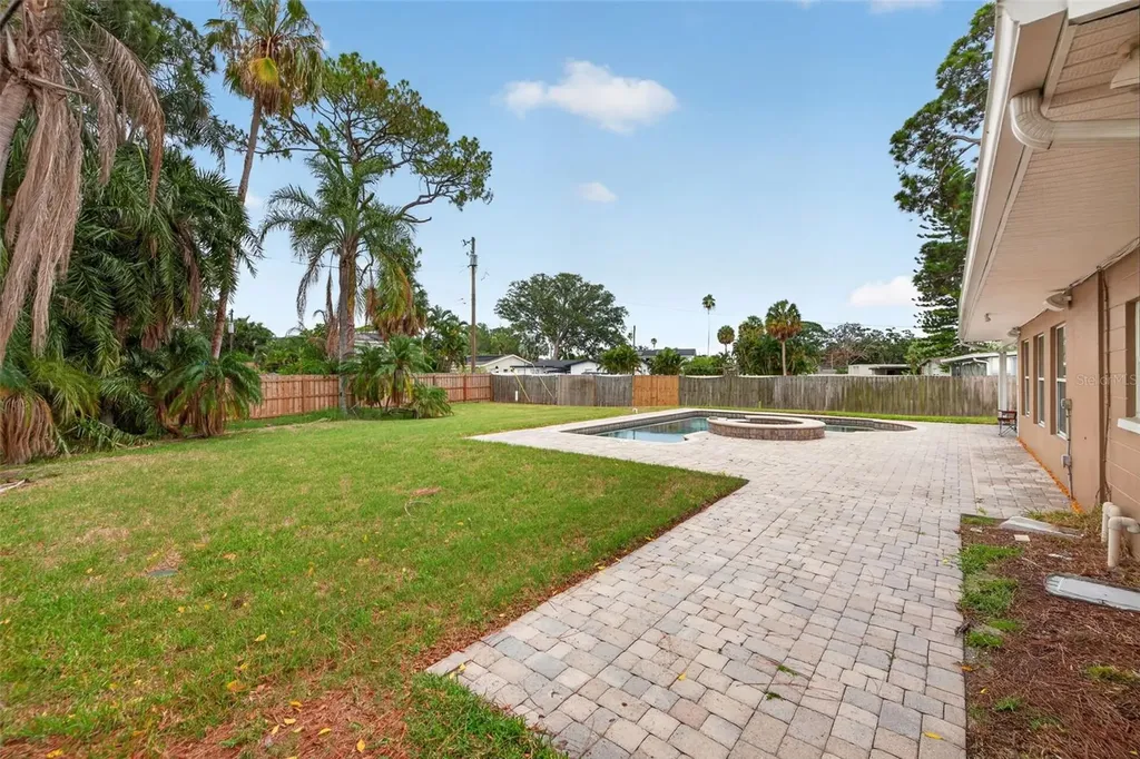 4627 Venetian Boulevard NE St Petersburg FL 33704