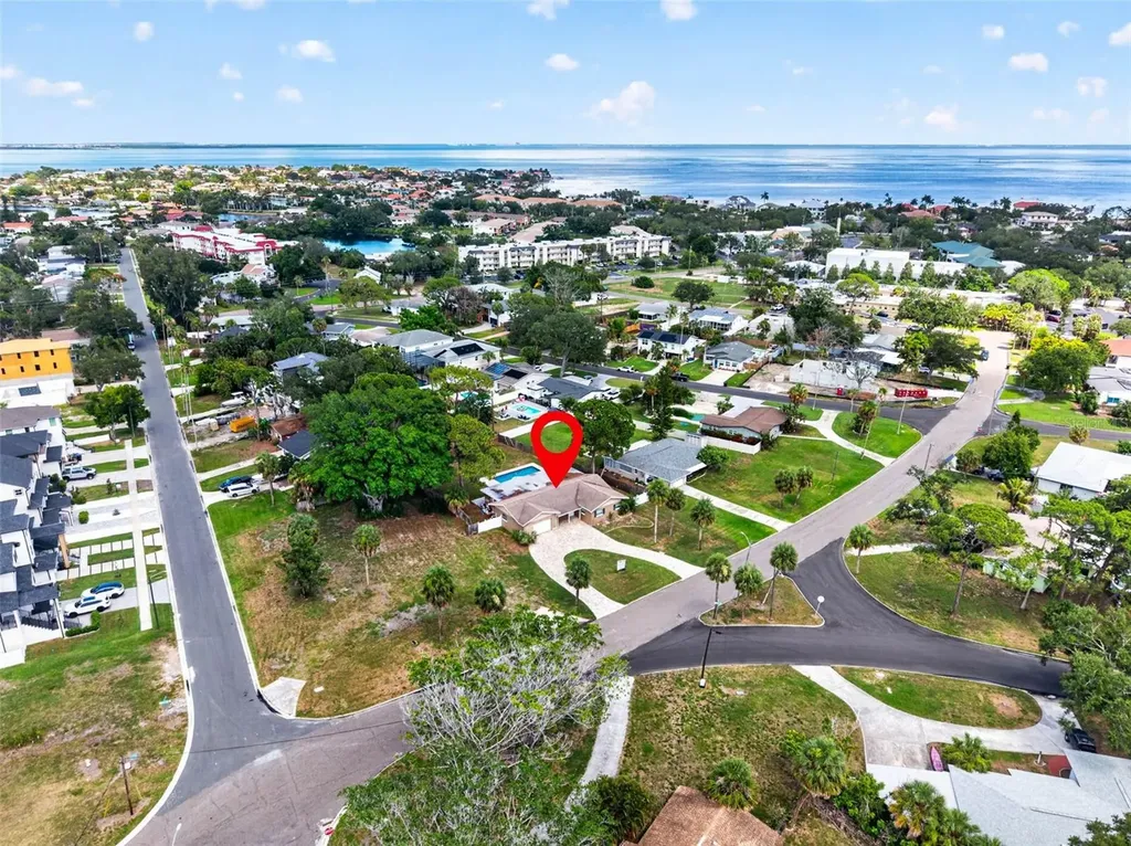 4627 Venetian Boulevard NE St Petersburg FL 33704
