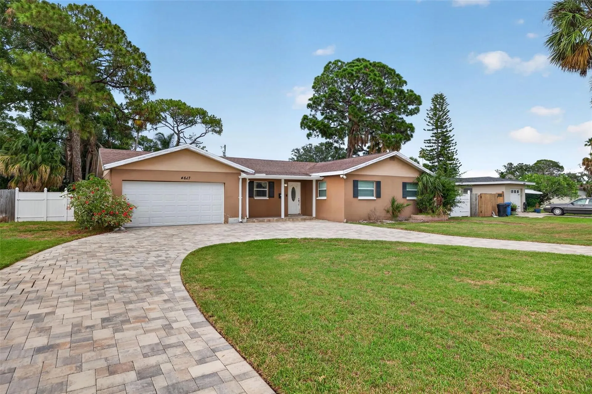 4627 Venetian Boulevard NE St Petersburg FL 33704