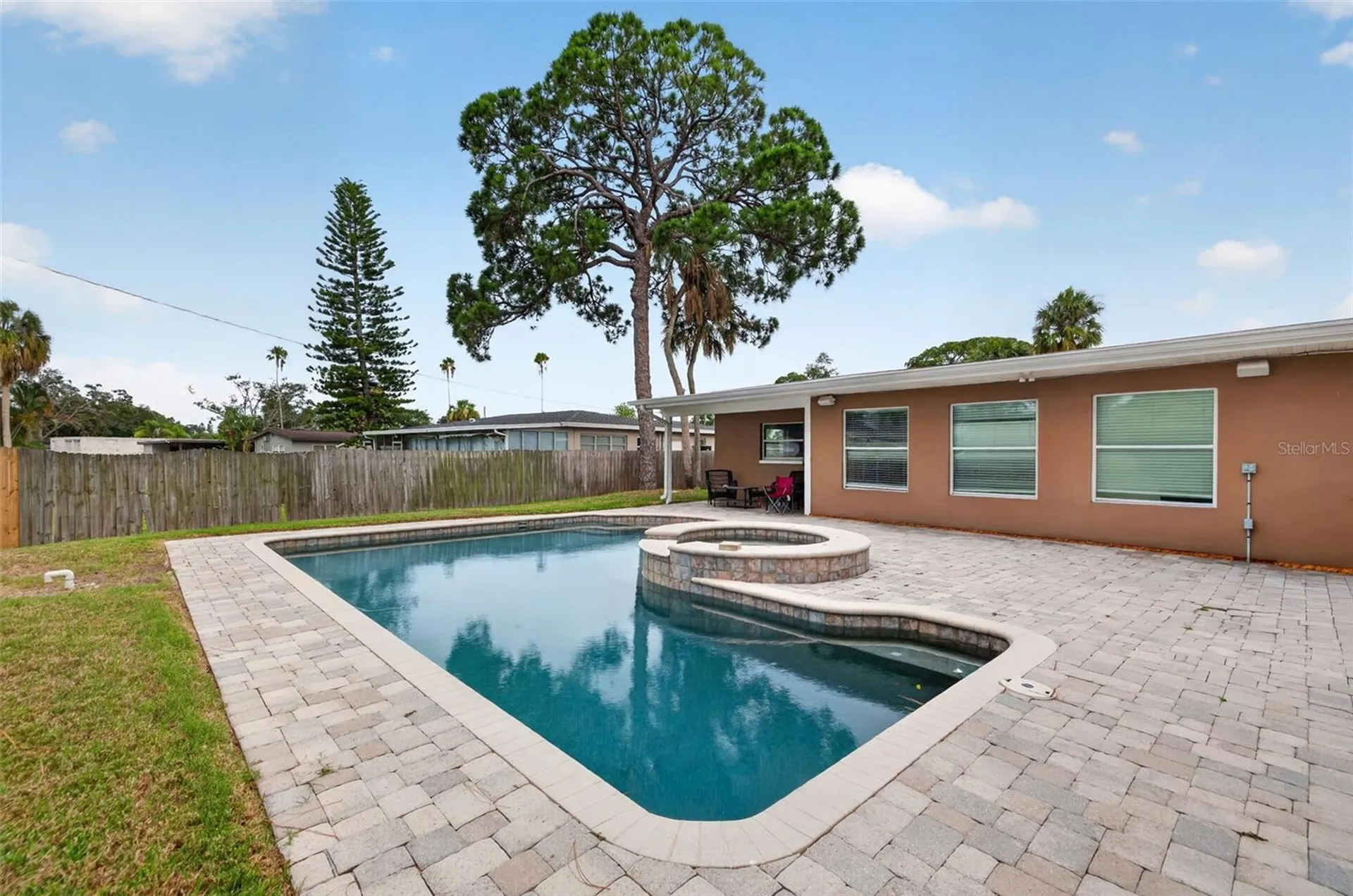 4627 Venetian Boulevard NE St Petersburg FL 33704