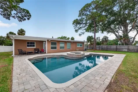4627 Venetian Boulevard NE St Petersburg FL 33704