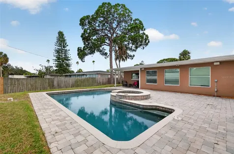 4627 Venetian Boulevard NE St Petersburg FL 33704