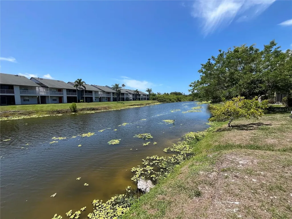 2632 Hidden Lake Dr N Sarasota FL 34237