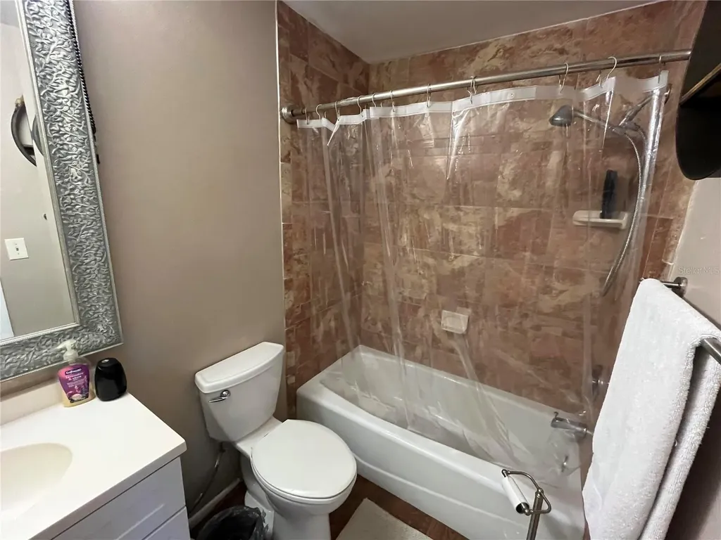 2632 Hidden Lake Dr N Sarasota FL 34237
