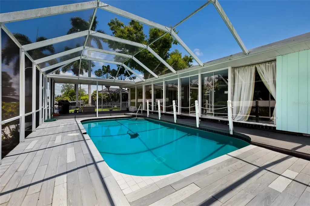 311 Magellan Drive Sarasota FL 34243